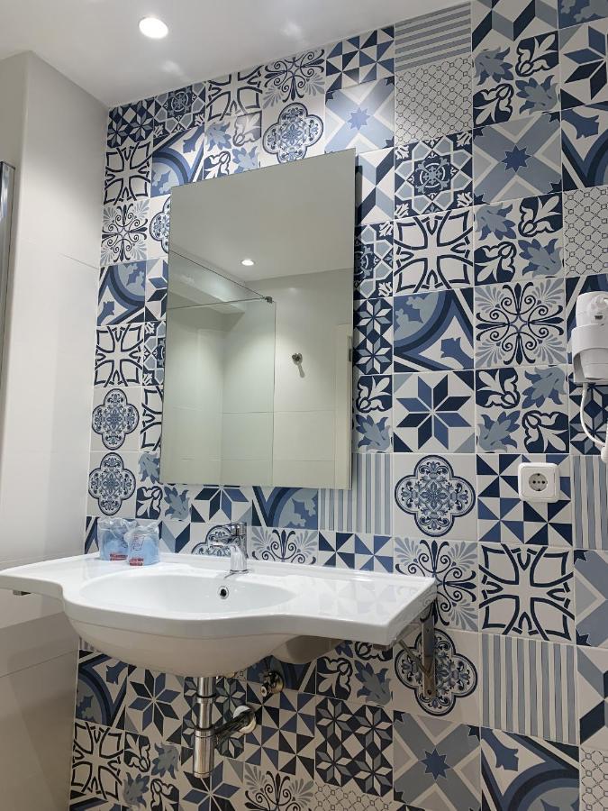 Hostal Hpc Porto Colom Luaran gambar