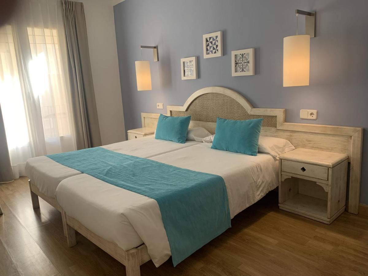 Hostal Hpc Porto Colom Luaran gambar