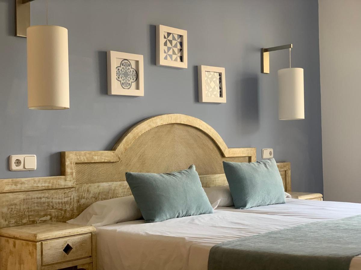 Hostal Hpc Porto Colom Luaran gambar