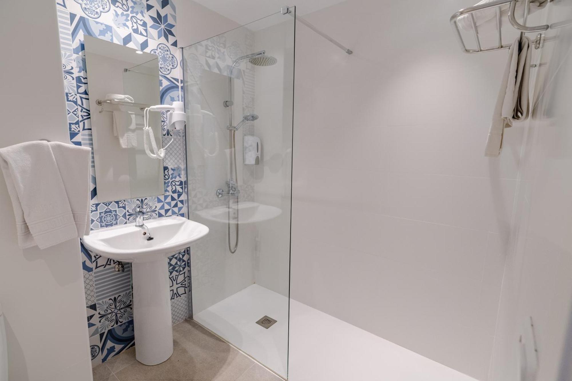 Hostal Hpc Porto Colom Luaran gambar