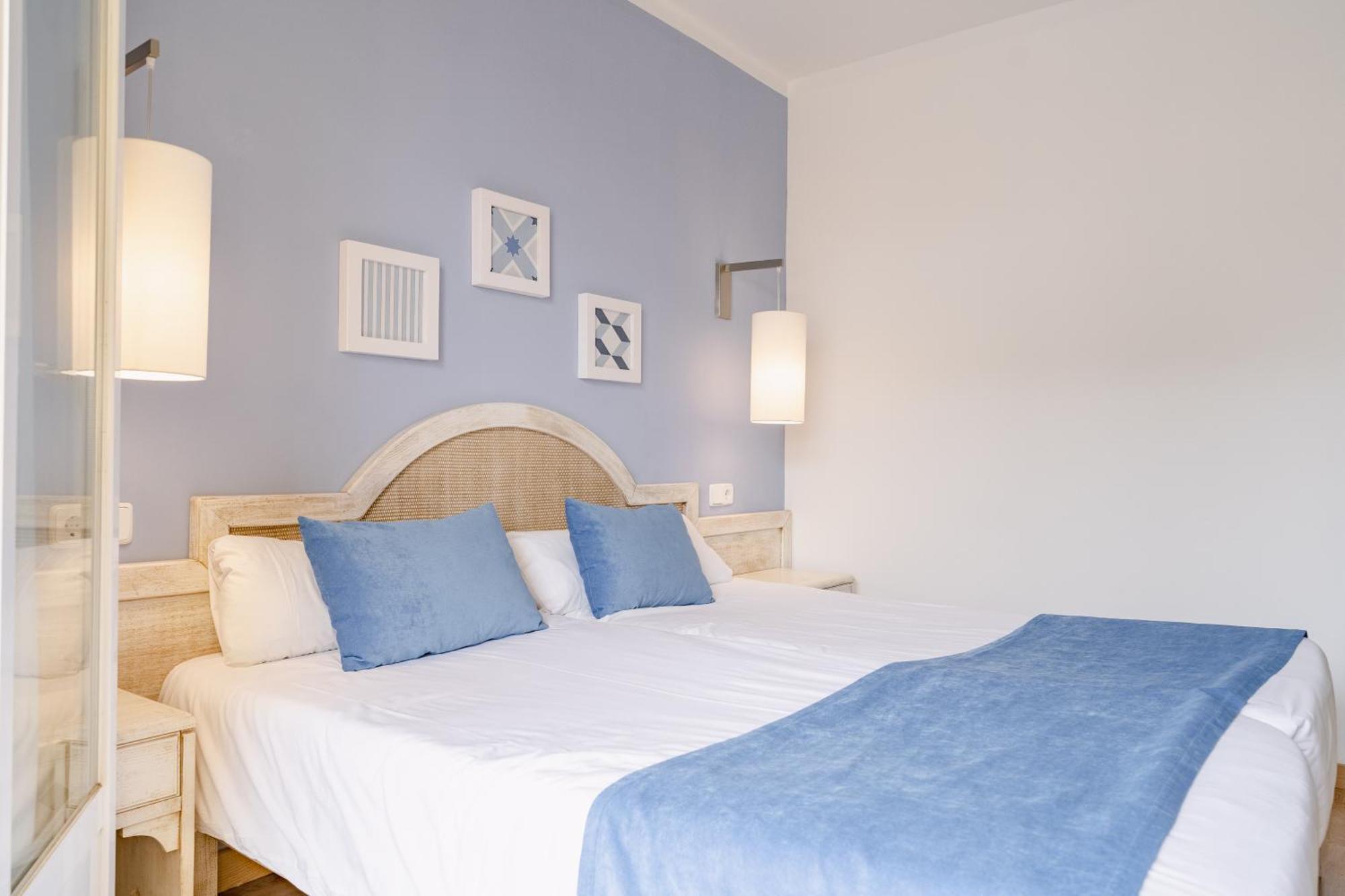 Hostal Hpc Porto Colom Luaran gambar